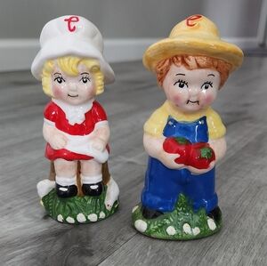 Campbells Soup Salt Pepper Shakers  4.25 inches Vintage